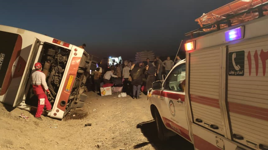 برخورد اتوبوس با پراید در محور سلفچگان-قم 16 مصدوم بر جای گذاشت